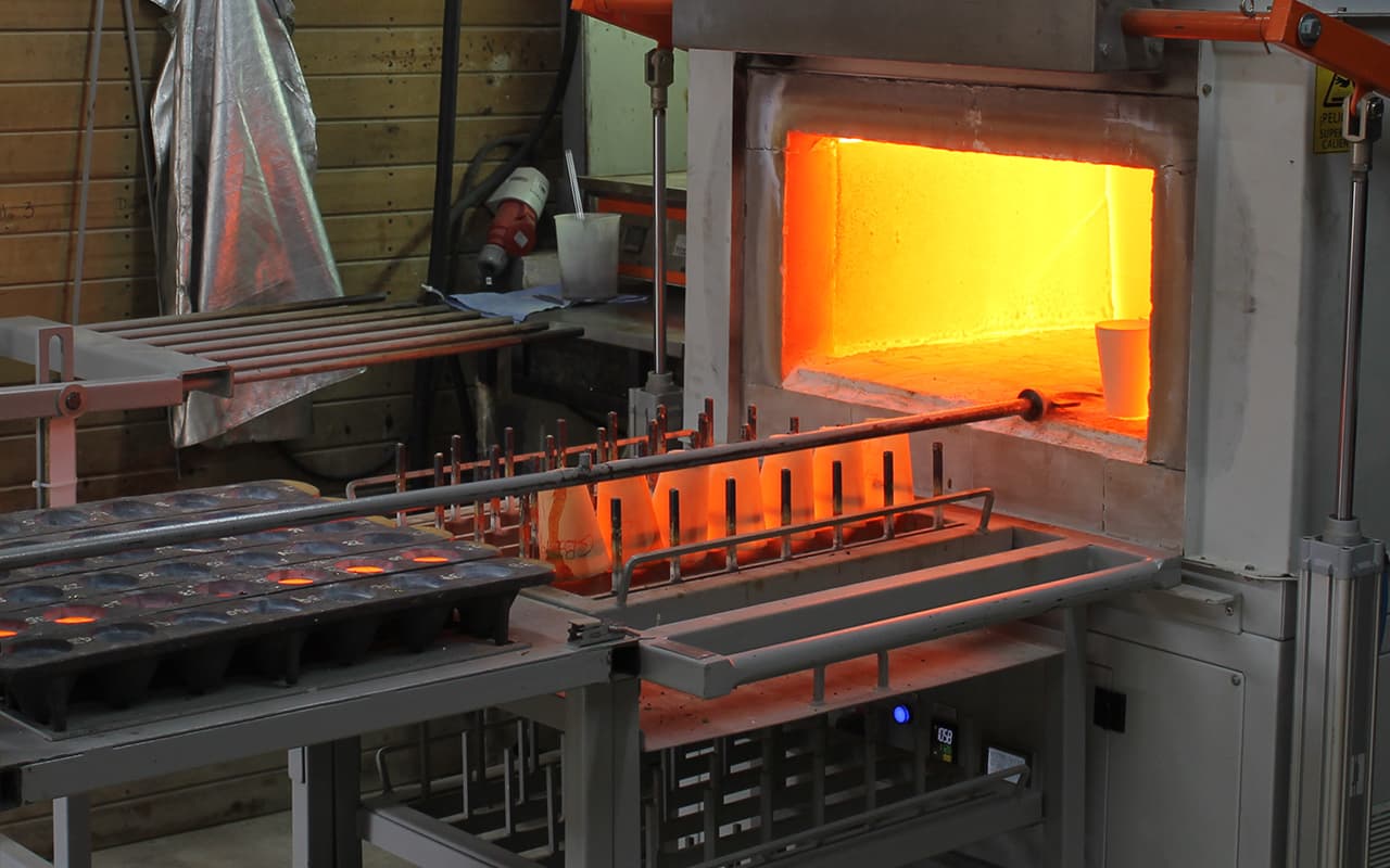 Diseño y fabricación a medidas de equipos de calentamiento para la industria, como quemadores de gas, hornos de tratamiento térmico, hornos de secado, laboratorios de minería y más