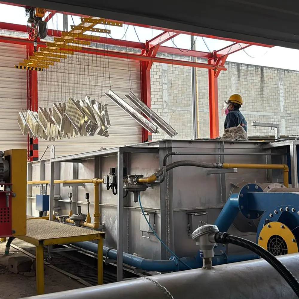 Hot-dip galvanizing tank